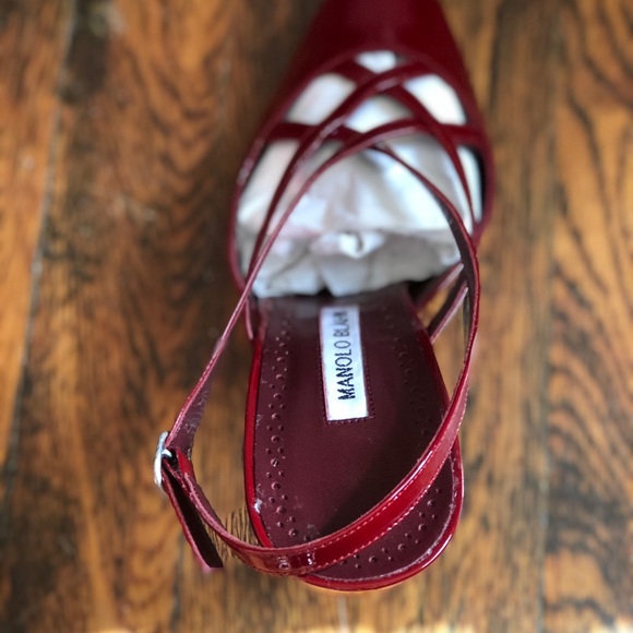 MANOLO BLAHNIK Patent Strappy Pumps - Picture 2 of 7